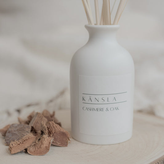 Close up white cermaic reed diffuser cashmere and oak